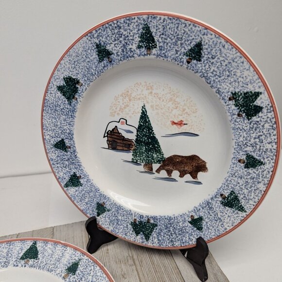 Hudson Bay 1999 Dinner Plates Set 2 Vintage Sponge Paint Christmas Trees Cabin - Picture 4 of 7